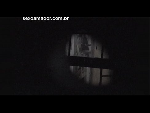 ❤️ Блондини ичкери кирпичтин артына катылган кошуналык войер жашыруун түрдө видеого тартып алат ❤️ Порно видео боюнча бизде ❌