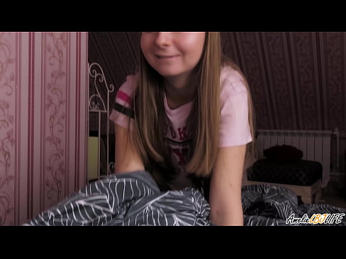 ❤️ Blondie анын BFF анын терең соруп жана анын оозуна сперма алат ❤️ Порно видео боюнча бизде ❌